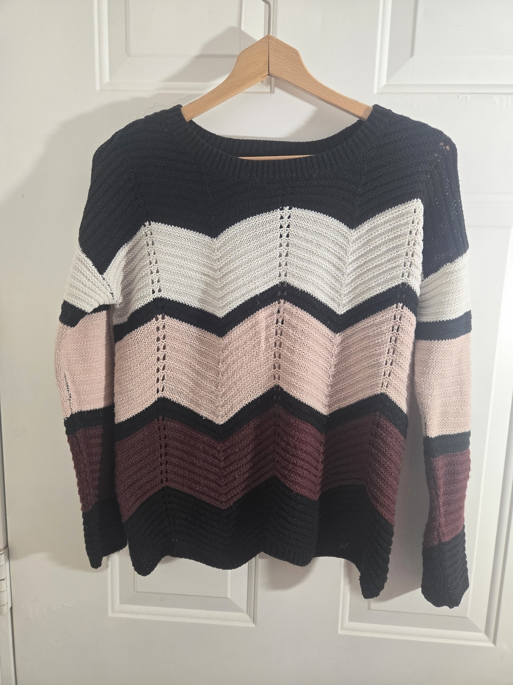 Women's Chevron Stripe Knit Sweater in Black, Cream & Pink Size M